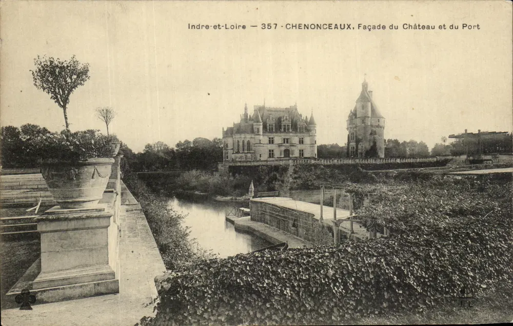 Chenonceaux — Fachada do Castelo e do Porto — Indre-et-Loire — 357 - Frente