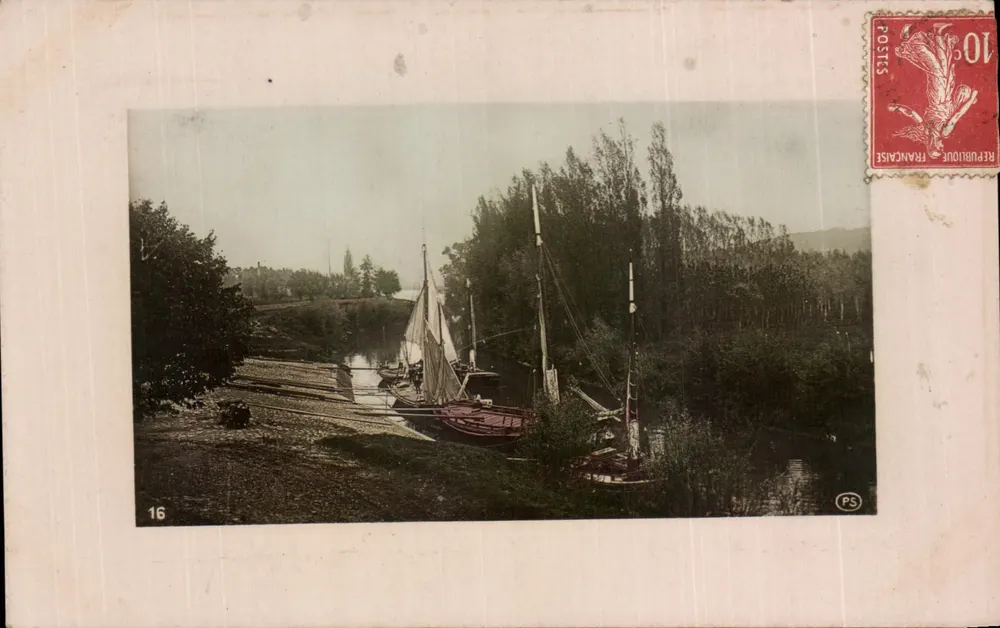 Barcos em um canal — vista da região — PS n°16 - Frente