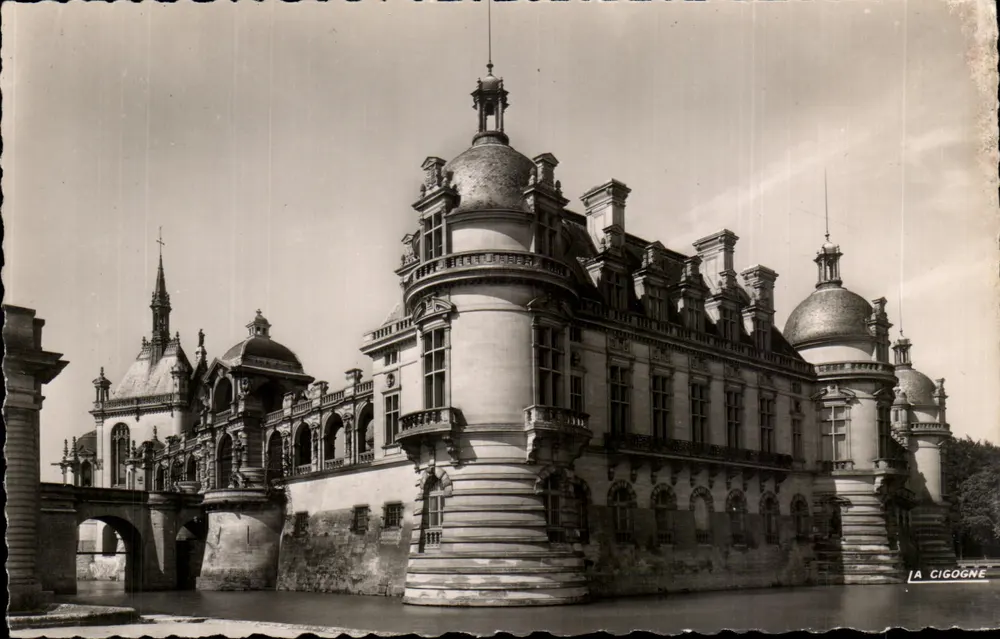 Chantilly — O Castelo. Fachada Nordeste — La Gigogne - Frente