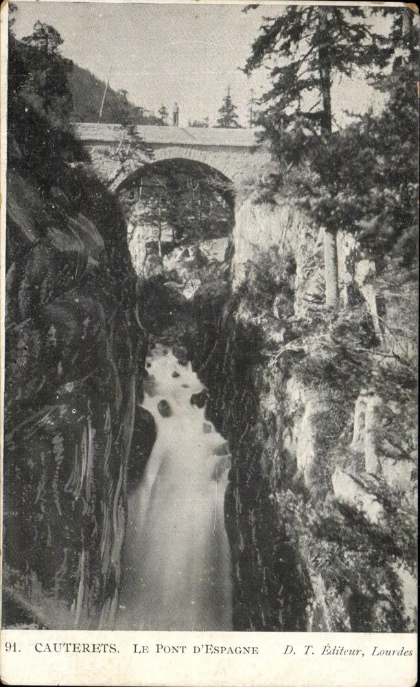 Cauterets — Le Pont d'Espagne (pont en pierre au-dessus d'un canyon avec cascade) — D. T. Éditeur, Lourdes - Frente