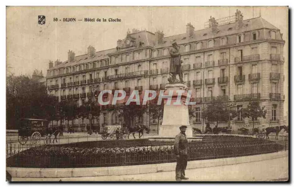 Dijon — Hotel de la Cloche — Place de la Cloche com estátua - Frente