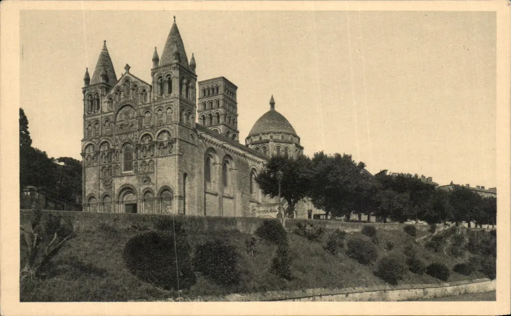 Angoulême — Catedral de São Pedro — Impresso na França - Frente