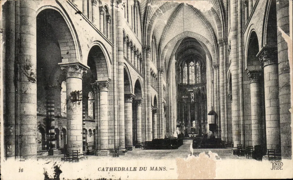 Cathédrale du Mans — Intérieur gothique avec voûte et colonnades — JND Phot. - Frente