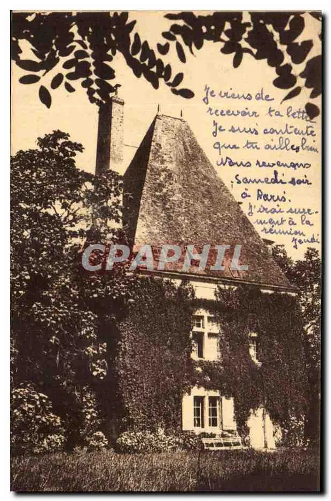Maison en pierre avec toit en ardoise — vue encadrée par des feuillages — éditeur non visible - Frente
