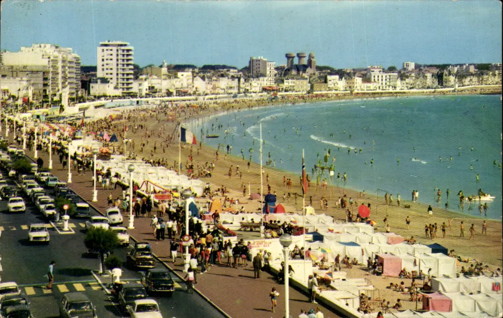 Les Sables-d'Olonne — Il terrapieno e la spiaggia — Couleurs Naturelles HR 52 - Recto