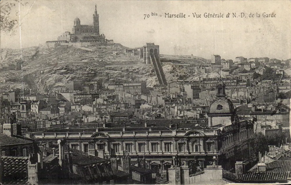 Marselha - Vista Geral & N.-D. de la Garde — 70 bis - Frente