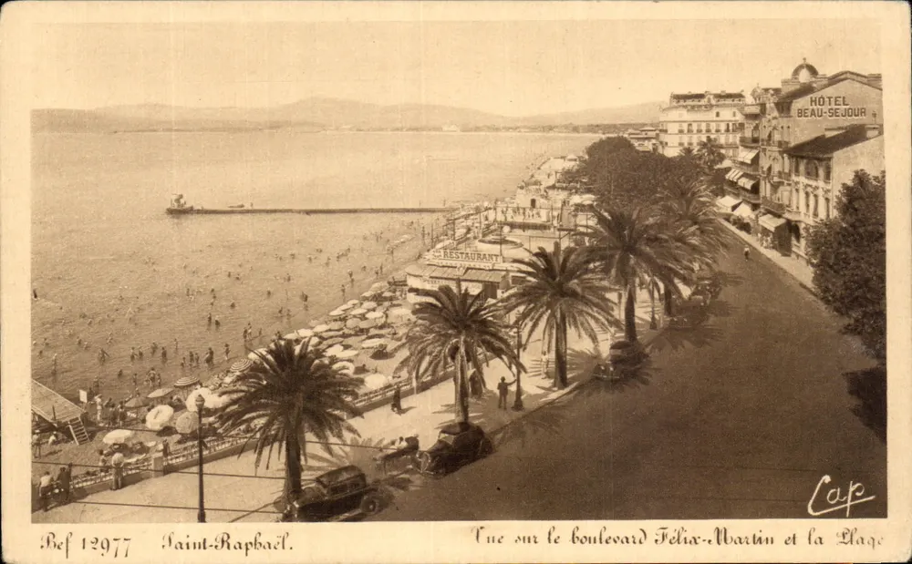 Saint-Raphaël — Blick auf den Boulevard Félix-Martin und die Strandpromenade — Cap - Vorderseite