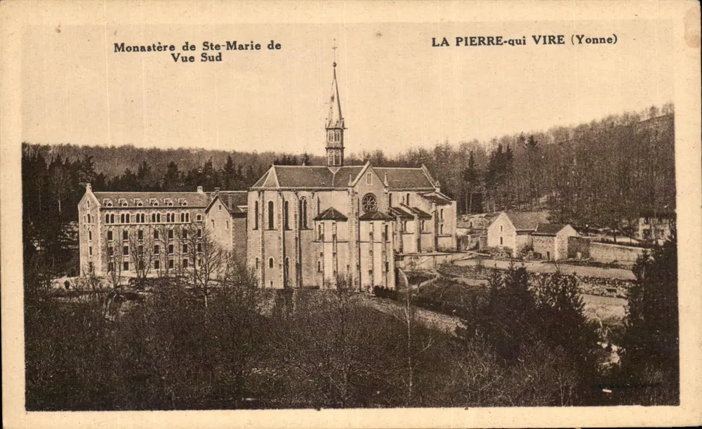 Kloster Ste-Marie — Blick von Süden — La Pierre-qui-Vire (Yonne) - Vorderseite