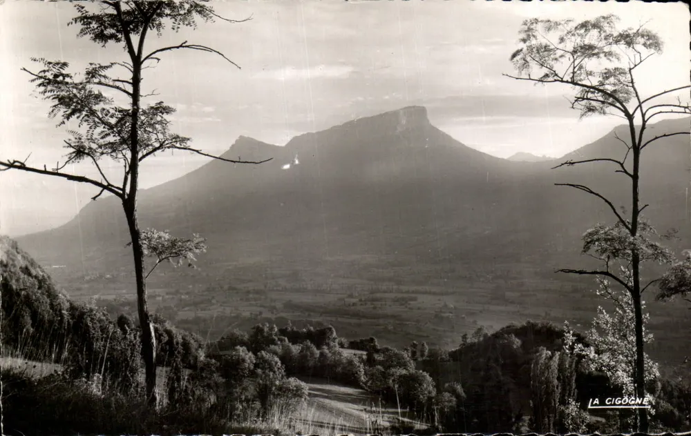 Die Abymes de Myans und der Mont Granier (1938 m) am Abend — Aufnahme vom Plateau de Bellevarde — Verlag La Cigogne - Vorderseite