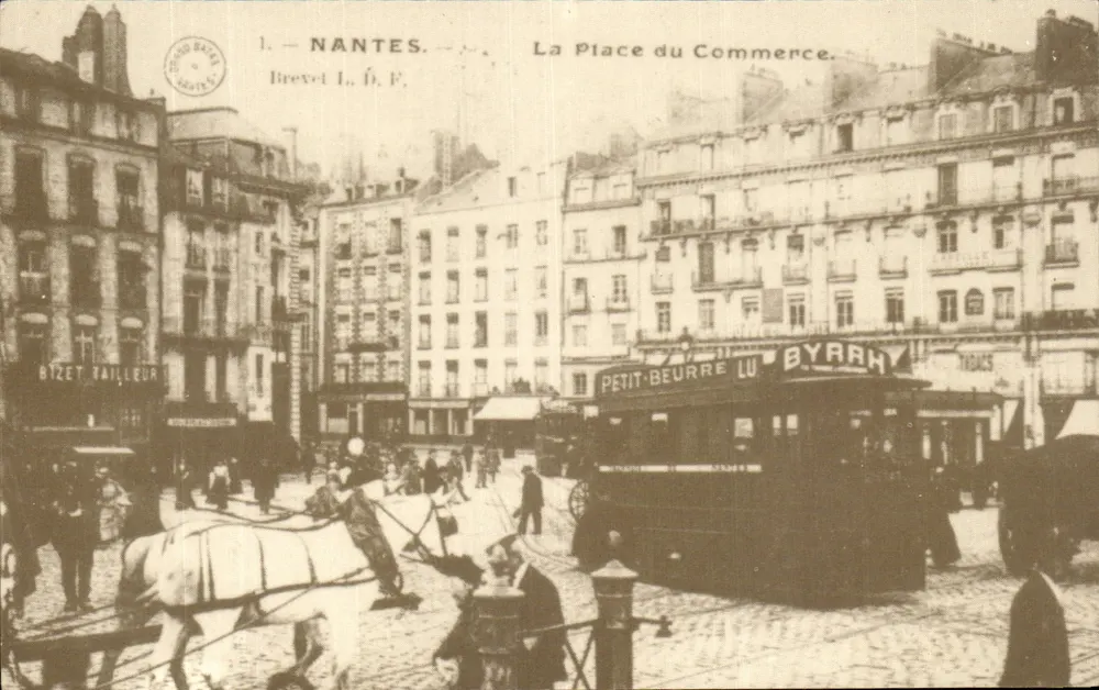 NANTES — La Place du Commerce — Brevet L. D. F. - Recto