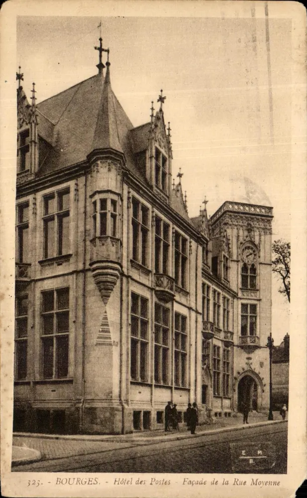 Bourges - Hotel das Correios - Fachada da Rue Moyenne - Frente