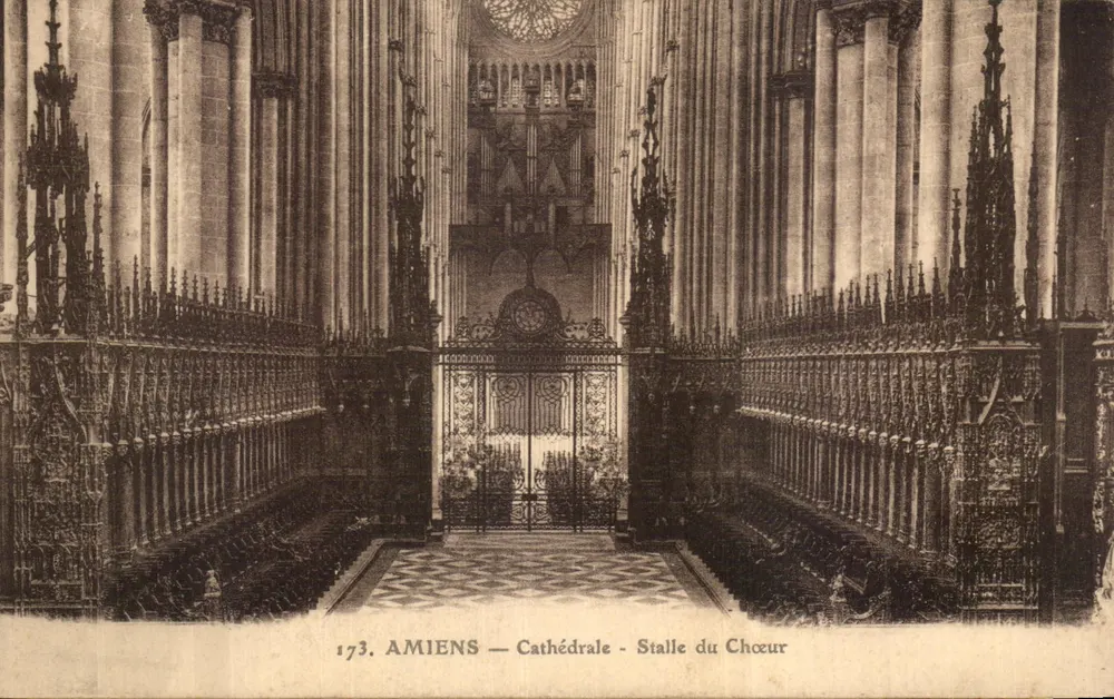 Amiens — Catedral — Estante do Coro - Frente