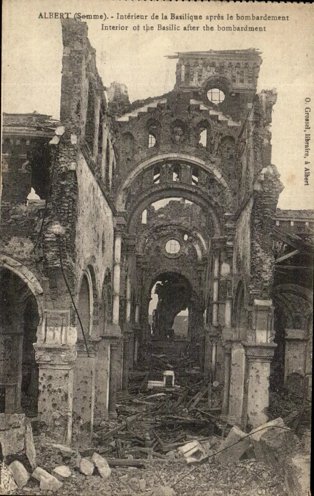 Albert (Somme) - Innenansicht der Basilika nach dem Bombenangriff — O. Grossel, Buchhandlung, in Albert - Vorderseite