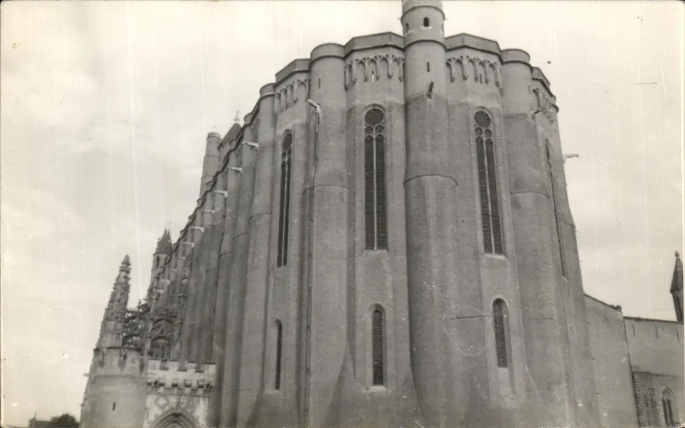 Iglesia de San Pedro de Caumont — vista de la fachada - Anverso