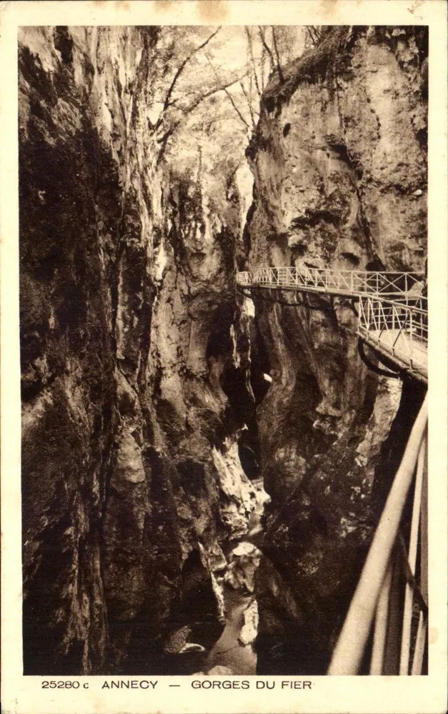 Gorges do Fier — Annecy — 25280 c - Frente