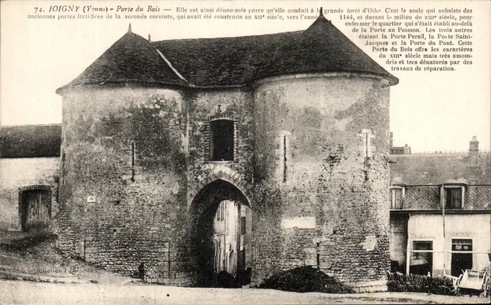 Joigny (Yonne) - Porte du Bois — antiga porta fortificada da segunda muralha - Frente