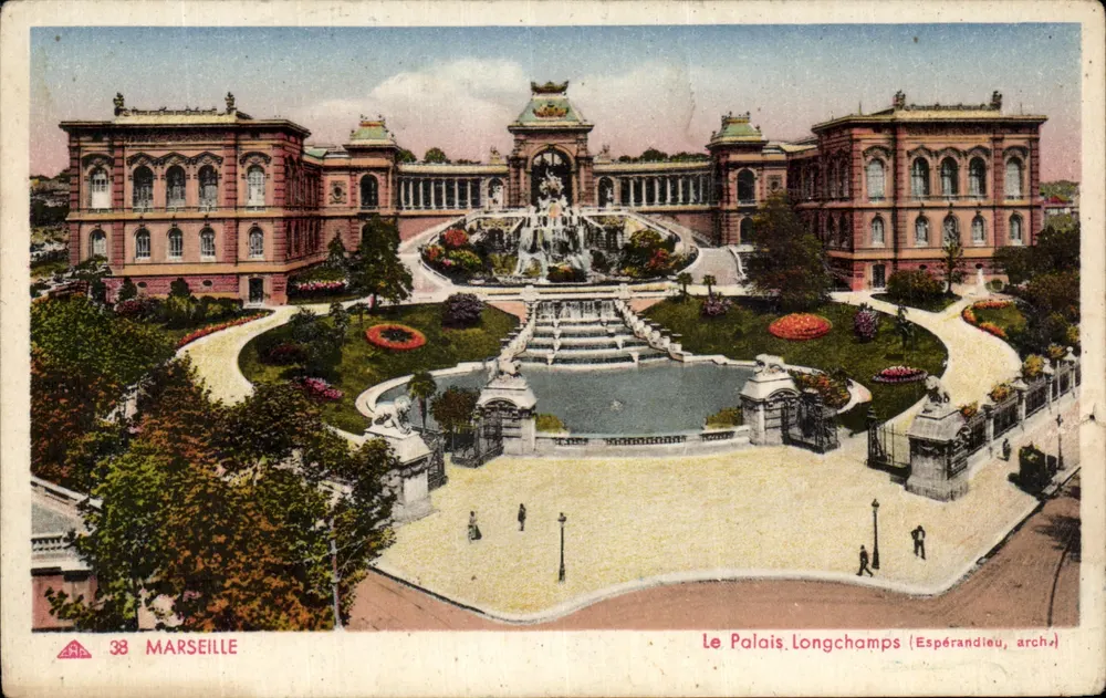 Le Palais Longchamps — vue du jardin avec fontaine centrale — Éditeur : Espérandieu, archi. - Frente