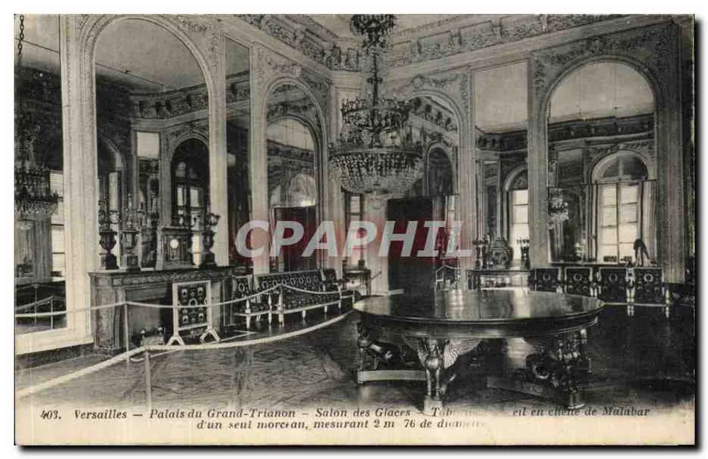 Versailles — Palast von Grand Trianon — Halle der Spiegel — Tisch aus Malabar-Eiche - Vorderseite