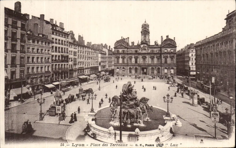 Lyon - Place des Terreaux — B.F., Paris — "Lux" - Frente