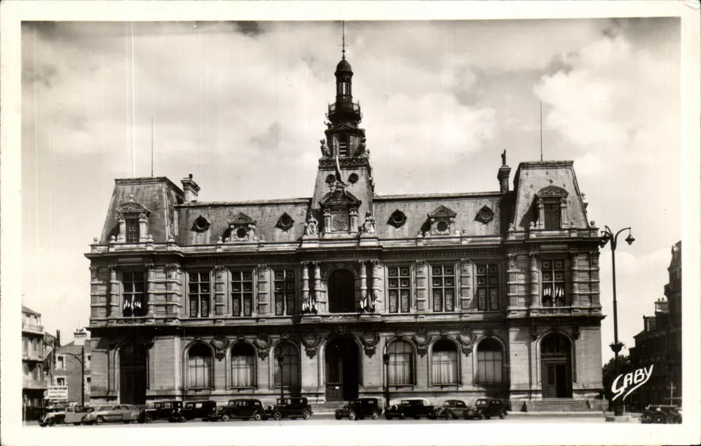 Hôtel de Ville de Poitiers — vista panorâmica — Éditions GABY - Frente