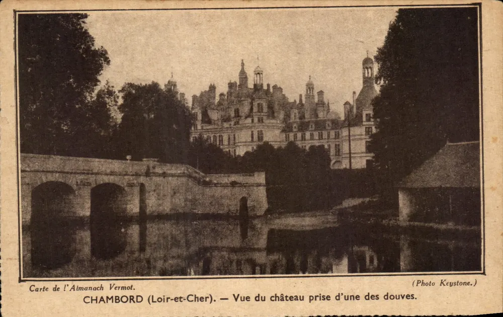 Chambord (Loir-et-Cher) — Ansicht des Schlosses aus einer der Gräben — Photo Keystone - Vorderseite