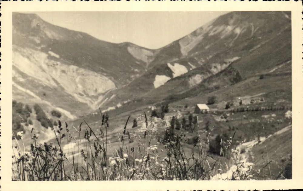 Vale montanhosa nevada — editor não identificado - Frente