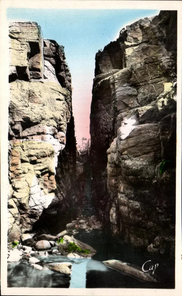 Les Sables d'Olonne — O Poço do Inferno — (47) « REAL-PHOTO » C.A.P. — Paris - Frente