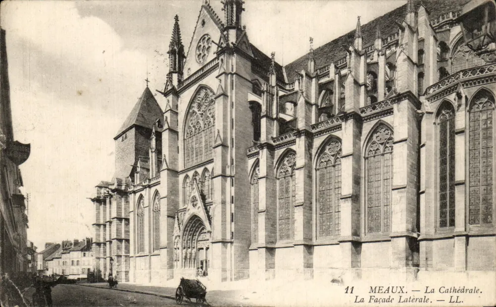 Meaux — A Catedral. A Fachada Lateral — LL. N°11 - Frente