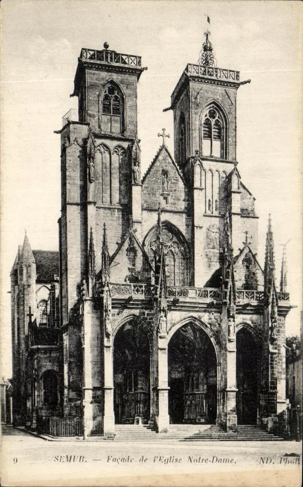 Semur — Fachada da Igreja Nossa Senhora — ND. Phal - Frente