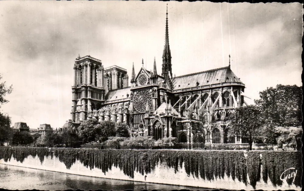 Nossa Senhora de Paris — visão da catedral com reflexo na Sena — editor GUY, n° 3826 - Frente