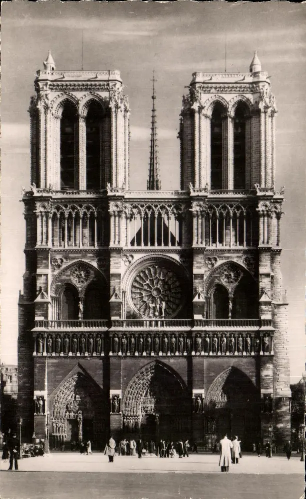 Notre-Dame de Paris — vista da fachada — Éditions du Globe, n°3 - Frente