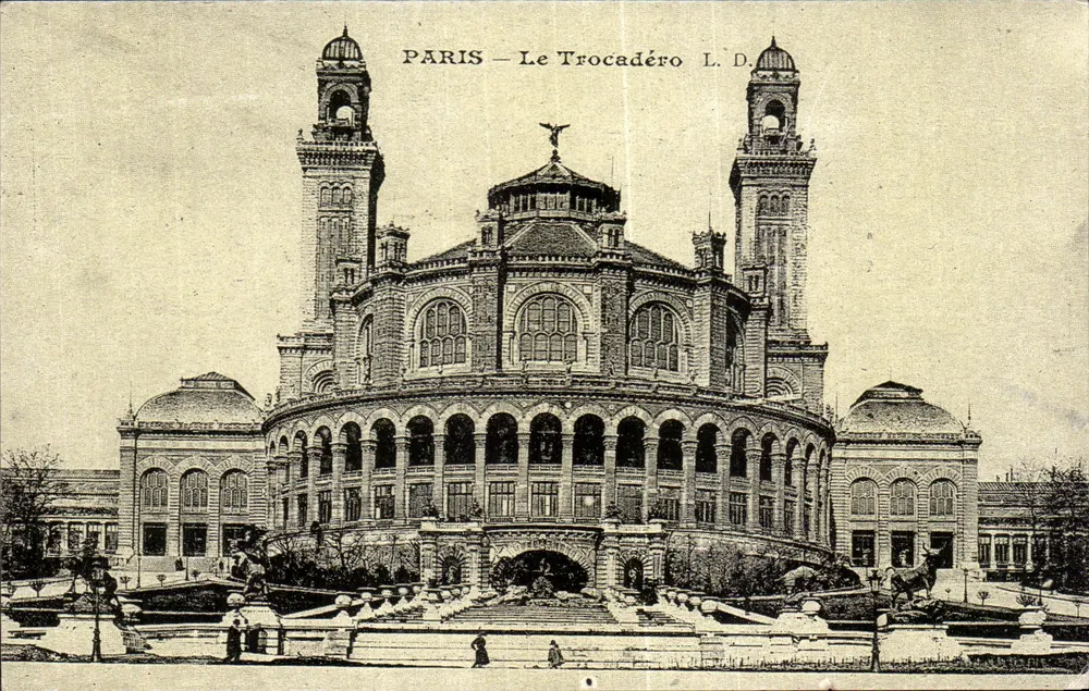 Paris — O Trocadéro — L.D. - Frente