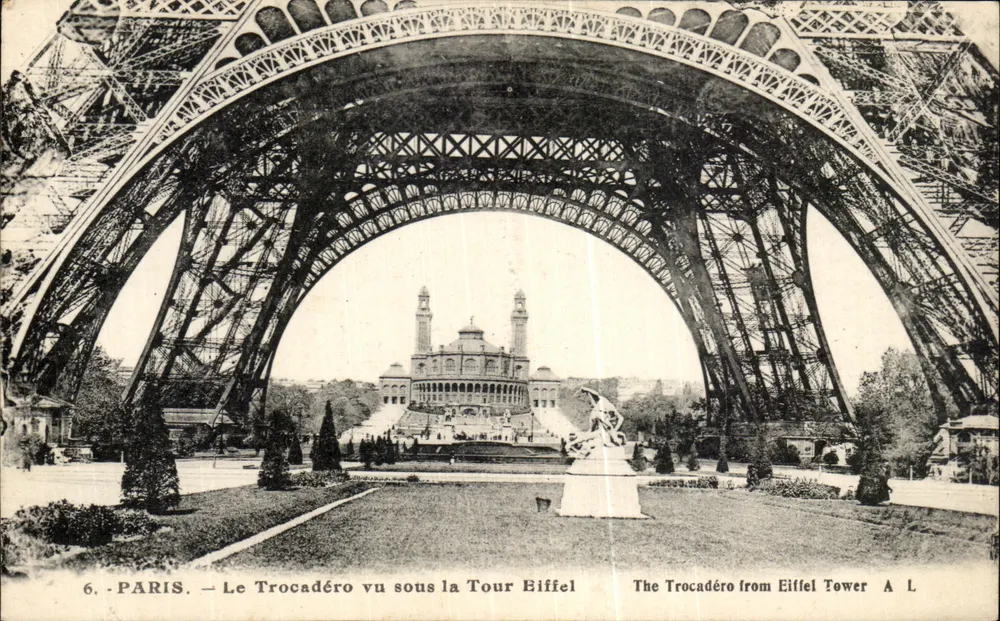 Paris — Ansicht des Trocadéro unter der Eiffelturm — A L - Vorderseite