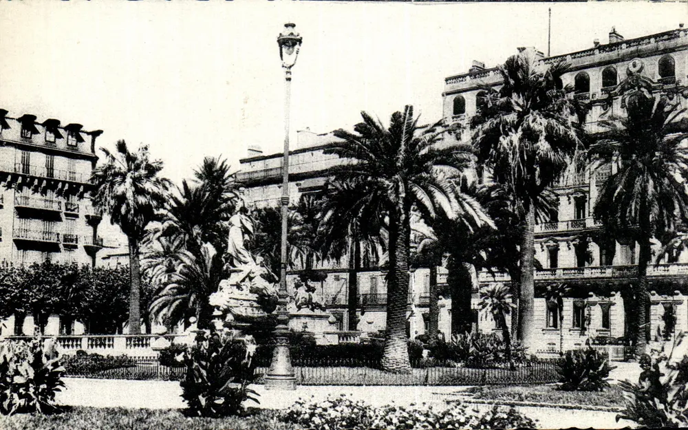 Place Liberté — Toulon — Verlag 'La Préfecture Maritime' Nr. 107 - Vorderseite