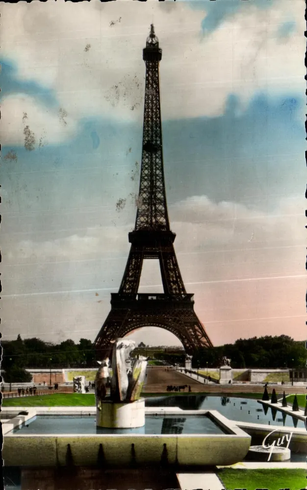 La Tour Eiffel — vue depuis les Jardins du Trocadéro — éditeur Guy - Frente