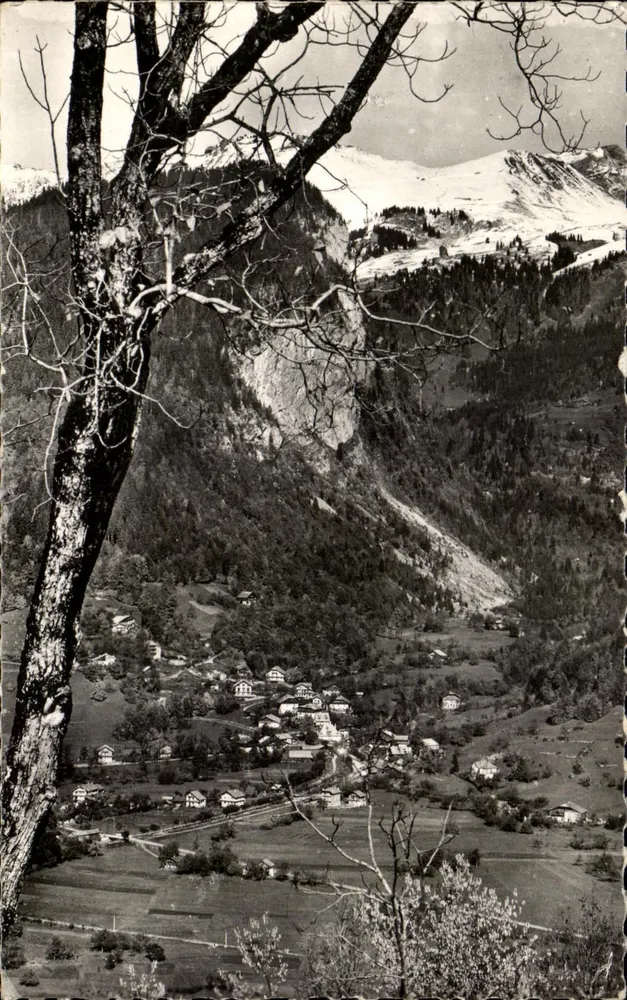 Samoëns (Haute-Savoie) — vista panorâmica do vilarejo e das montanhas nevadas — Les Éditions J. Céllard, Bron - Frente