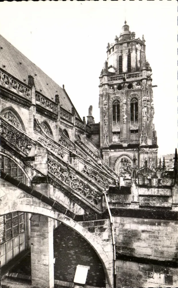 Gisors (Eure) — A Catedral. A Torre da Catedral (século XVI) — L. Tournante - Frente