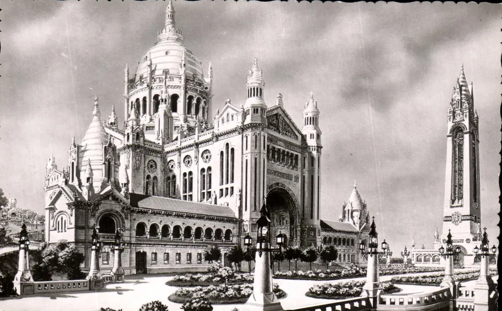 A Basílica de Lisieux — Panorama Geral — Fabricação Francesa - Frente