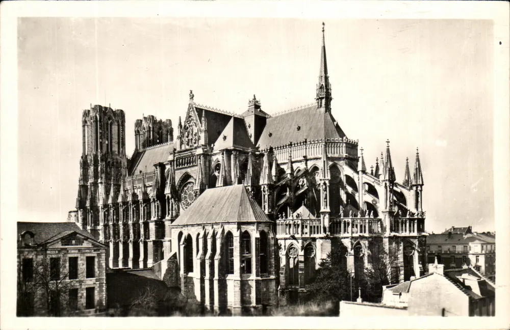 Kathedrale von Reims — Südseite und wiederaufgebaute Apse — Verlag: REIMS CATHEDRALE - Vorderseite