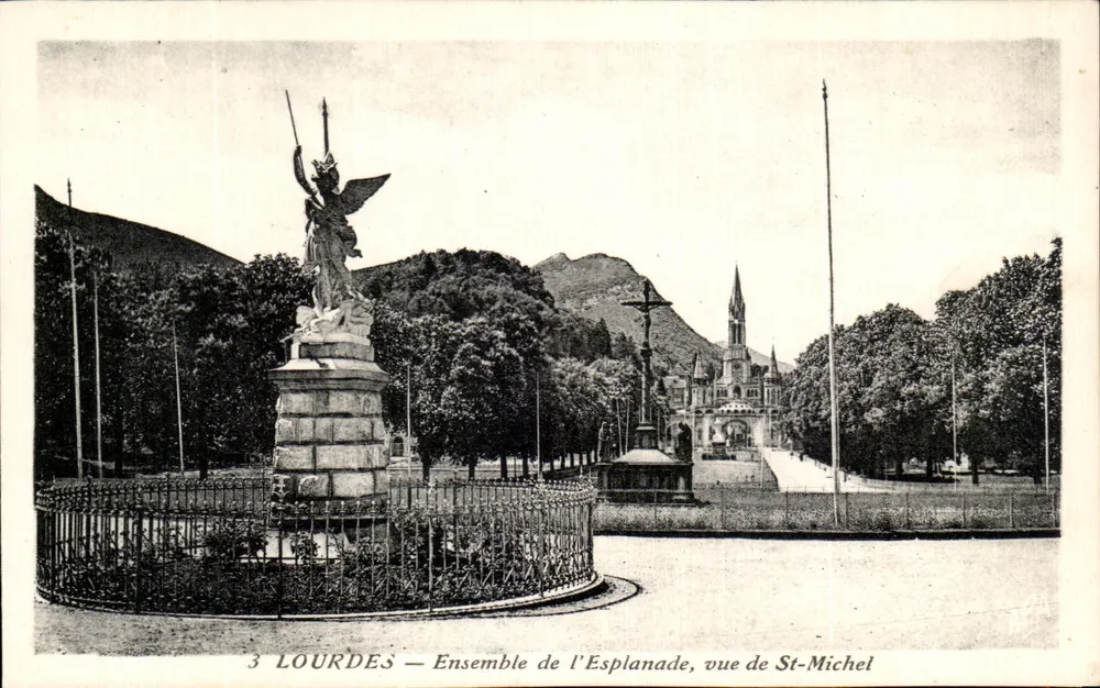 Lourdes — Conjunto da Esplanada, vista de St-Michel — Les Cartes Atlas Poux Alli - Frente