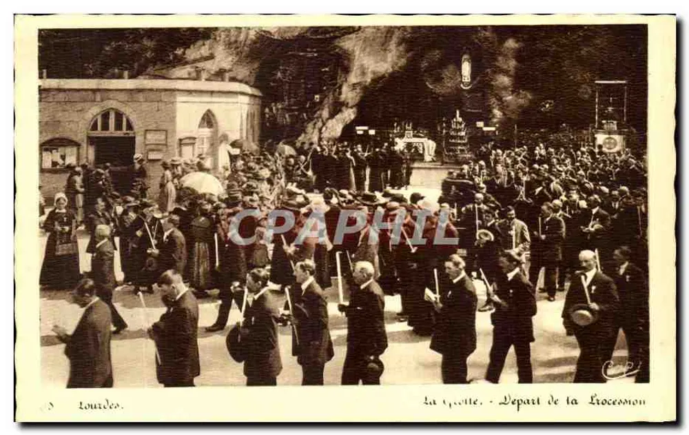 Lourdes - A gruta - Saída da Procissão - Frente