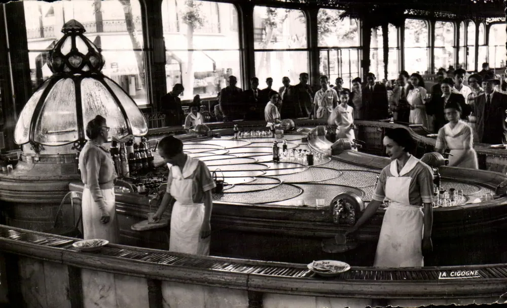 Interno del bar « La Cigogne » — Vichy (Allier) — Edit « La Cigogne » - Recto
