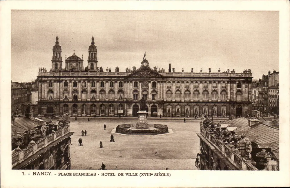 Nancy - Place Stanislas - Hotel de Ville (século XVIII) - Frente