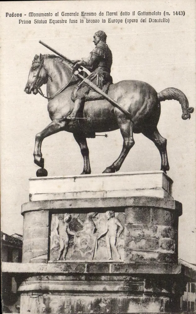 Padova - Monumento ao Geral Erasmo da Narni chamado Gattamelata (m. 1443) — primeira estátua equestre em bronze da Europa, obra de Donatello - Frente