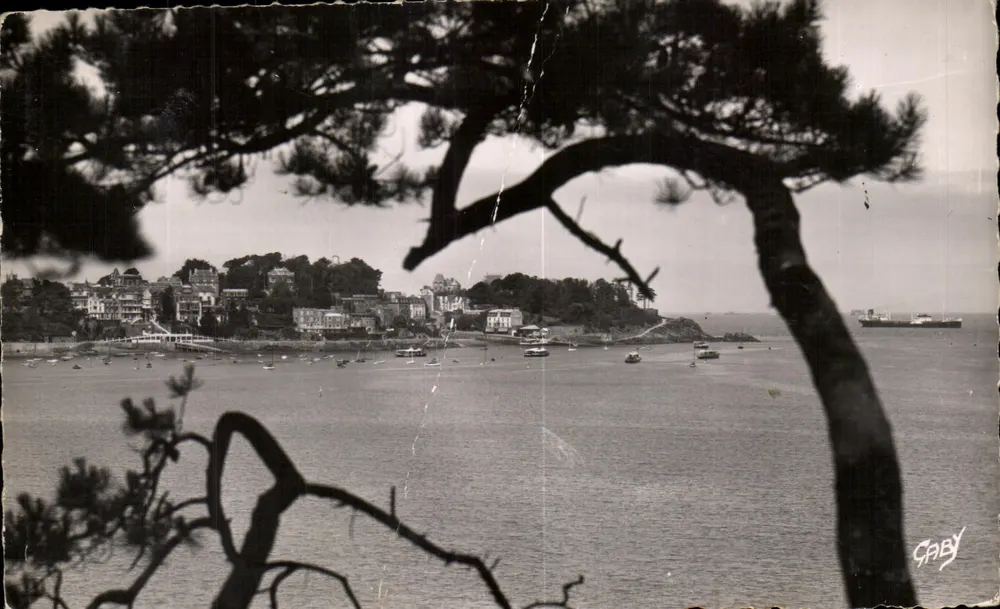 Dinard (Ille-et-Vilaine) — Ansicht vom Vicomté aus auf die Pointe du Moutin — Éditions Caby - Vorderseite