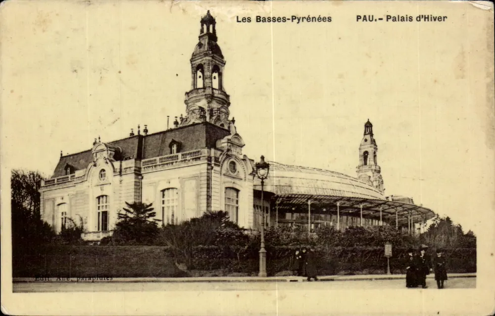 Pau — Palais d'Hiver — vue du bâtiment et de la passerelle - Recto