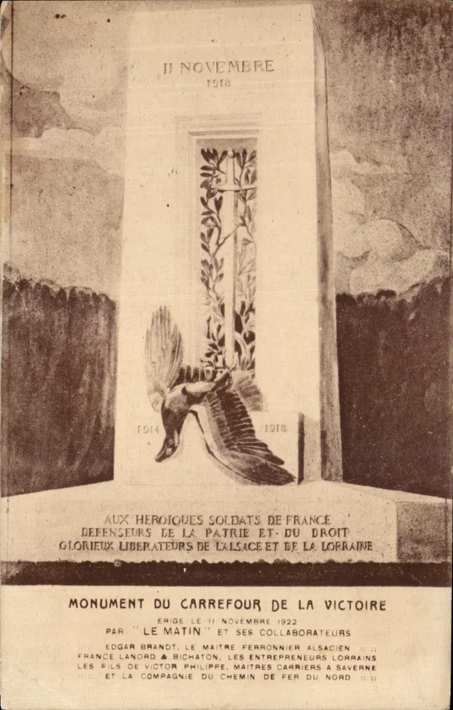 Monumento do Cruzeiro da Vitória — Erguido em 11 de novembro de 1922 — por 'Le Matin' e seus colaboradores - Frente