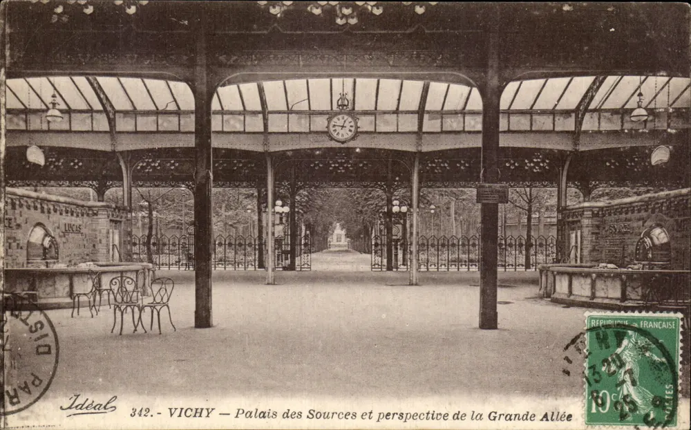 Vichy — Palast der Quellen und Blick auf die Grande Allée — Ideal, Nr. 342 - Vorderseite
