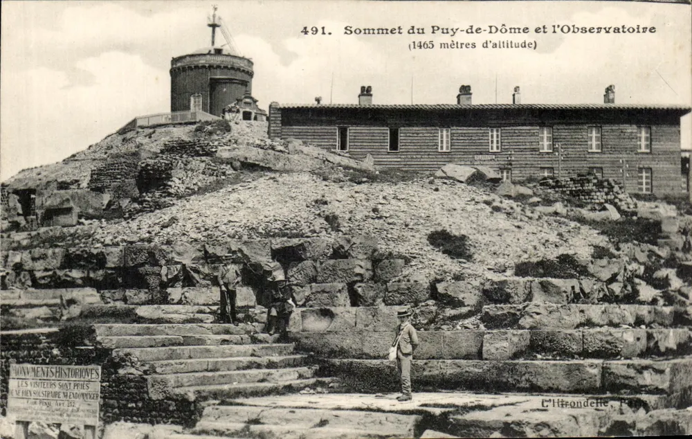 Gipfel des Puy-de-Dôme und das Observatorium — (1465 Meter Höhe) — L'Ilfrondelle, Paris - Vorderseite