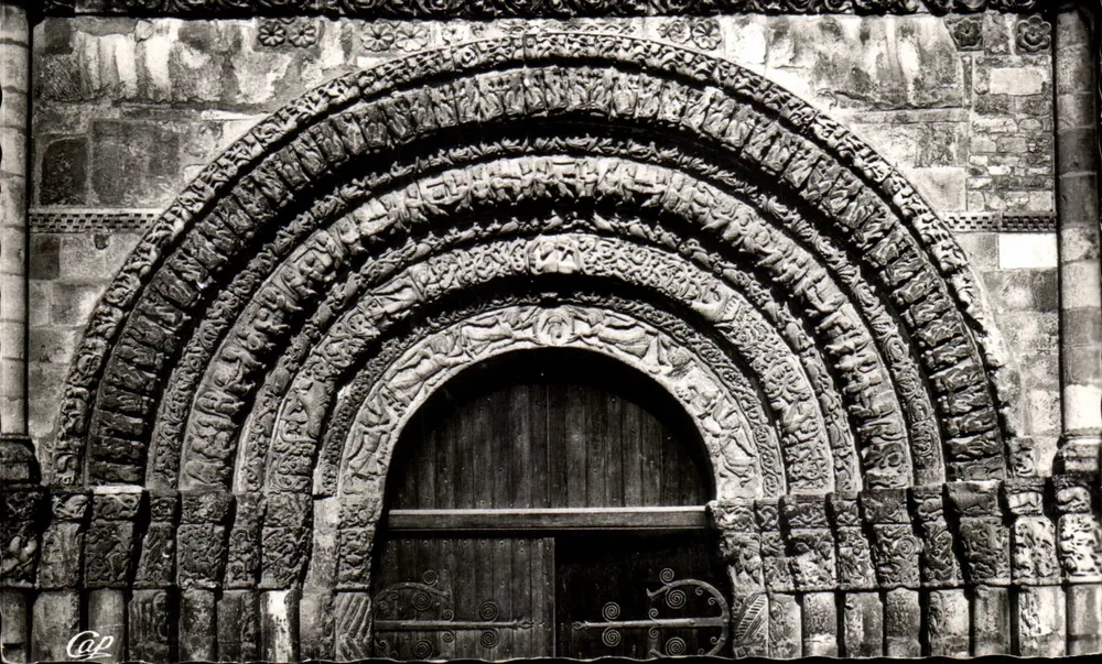 Saintes — Portal central — Abadia das Senhoras — Tímpanos séculos XI e XII — REAL-PHOTO, Paris - Frente